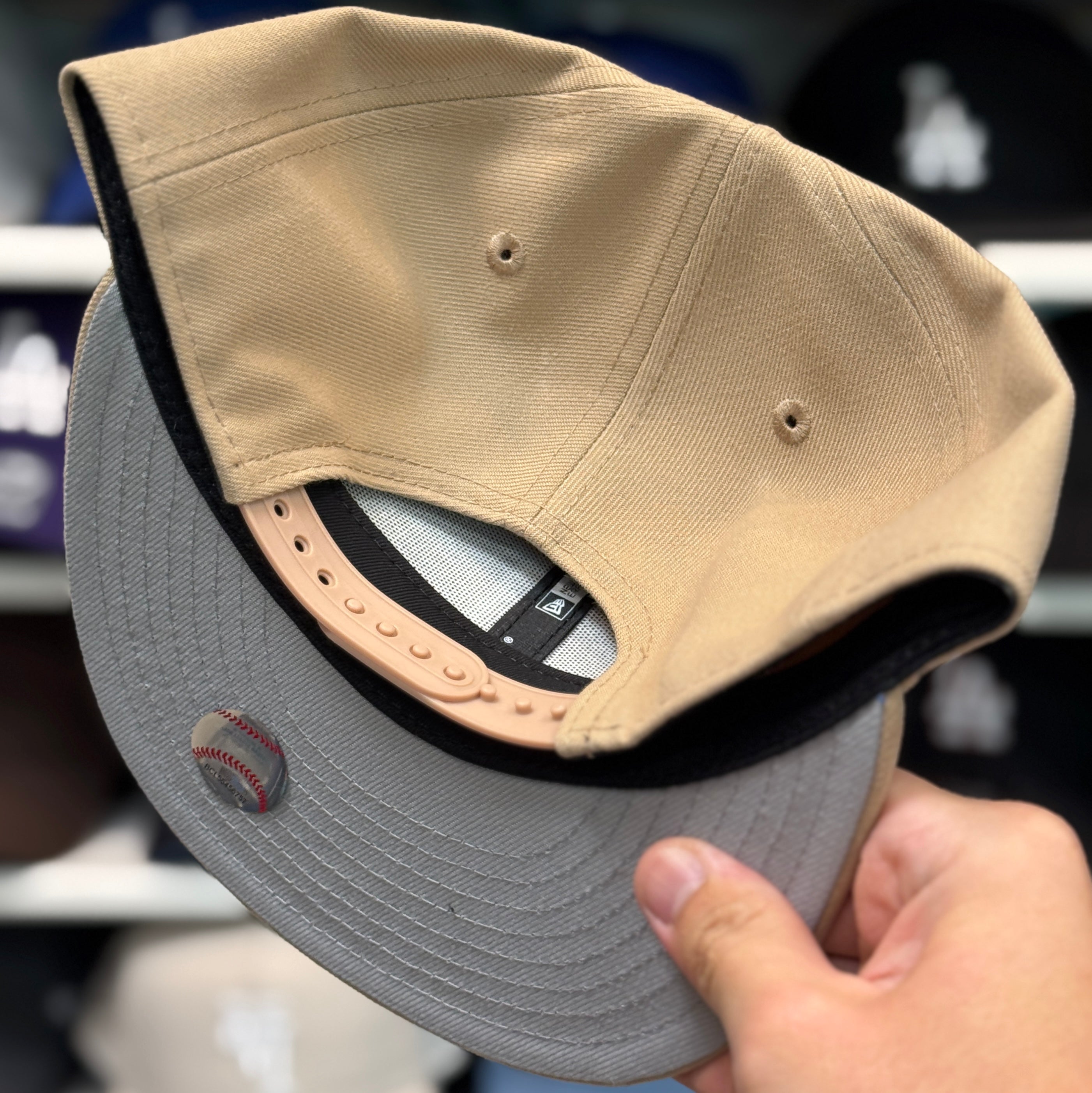 New Era Los Angeles Dodgers 'Upside Down Logo' Khaki 9FIFTY Adjustable