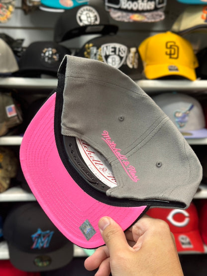 Vancouver Grizzlies NBA Snapback | Mitchell & Ness Original Fit | Silver/Pink