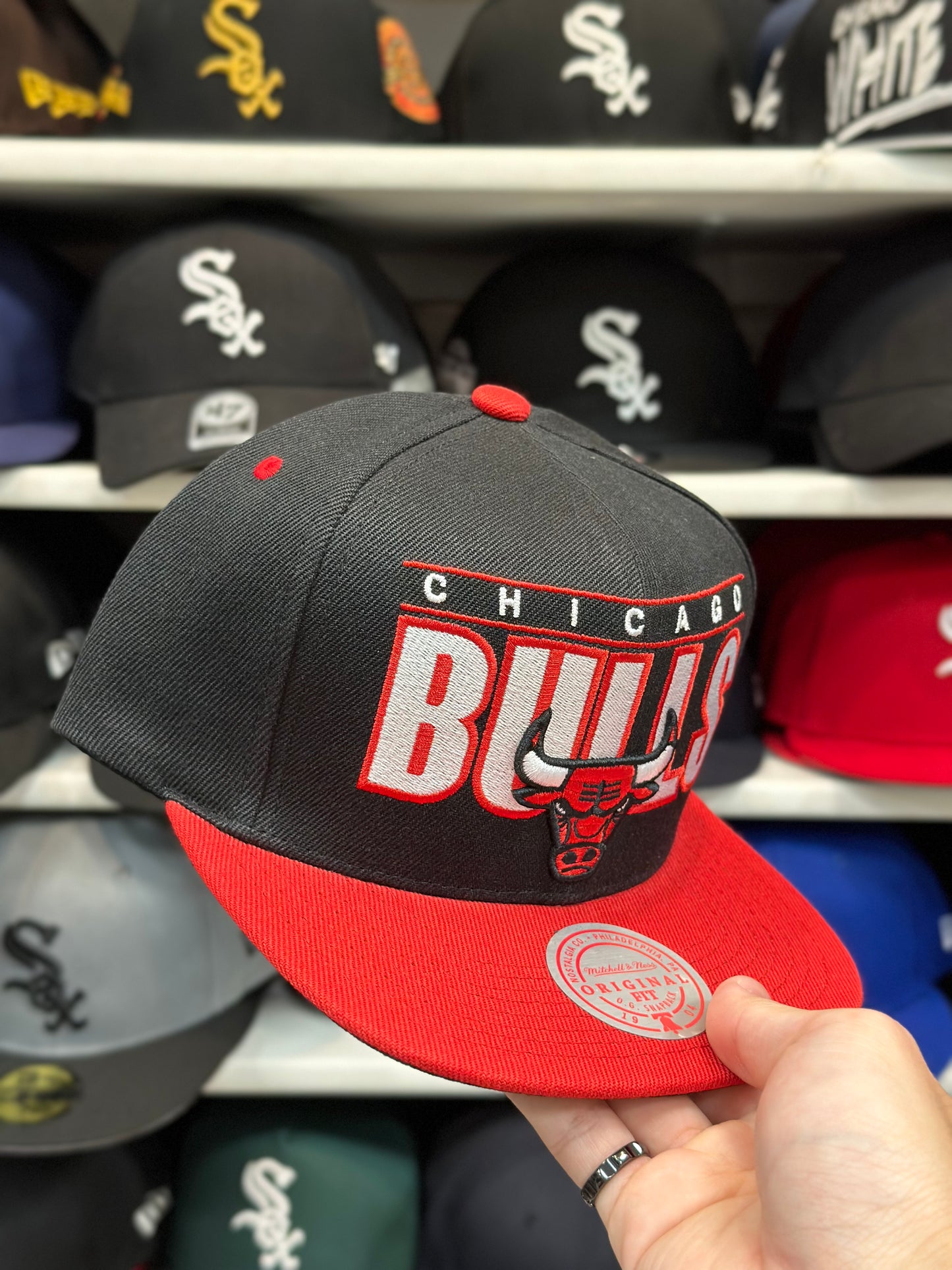 Chicago Bulls Two-Tone Snapback | Mitchell & Ness Original Fit | Black/Red