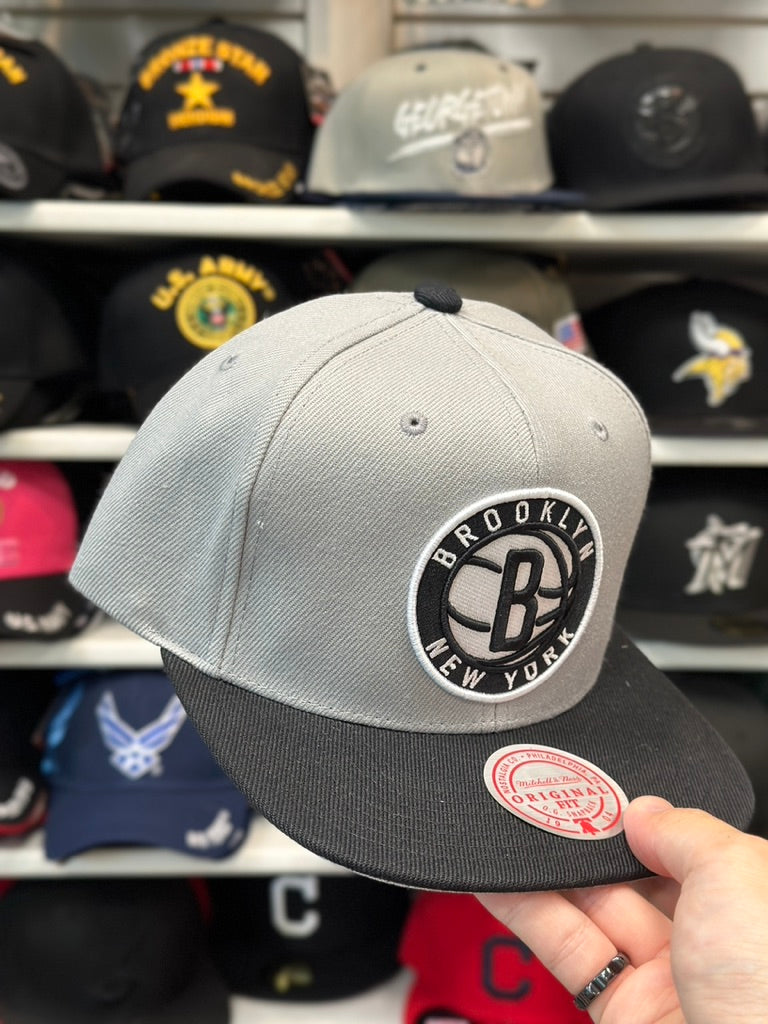 Brooklyn Nets NBA Snapback | Mitchell & Ness Original Fit Adjustable Cap | Gray/Black