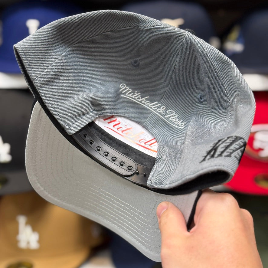 Los Angeles Kings Grey/Black A-Frame Mitchell & Ness Snapback - Product Image