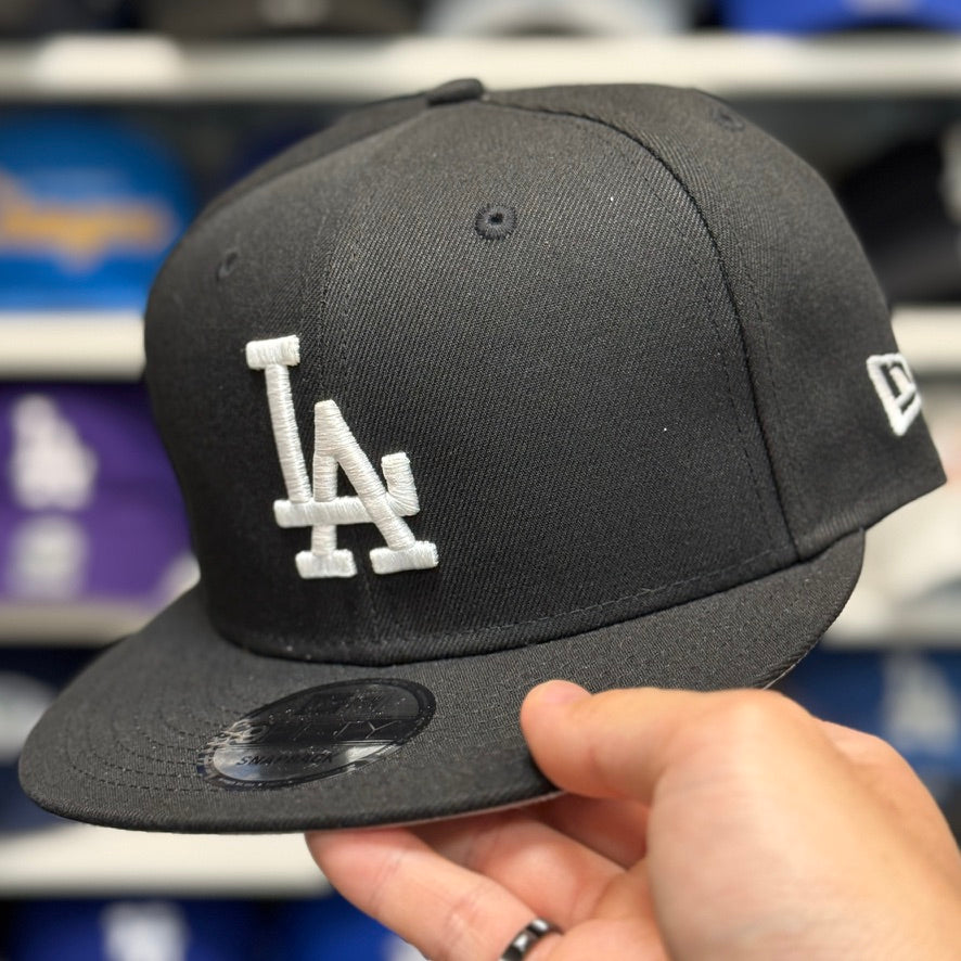 New Era Los Angeles Dodgers 'Back to Back World Series Champs' Black 9FIFTY Snapback - Product Image