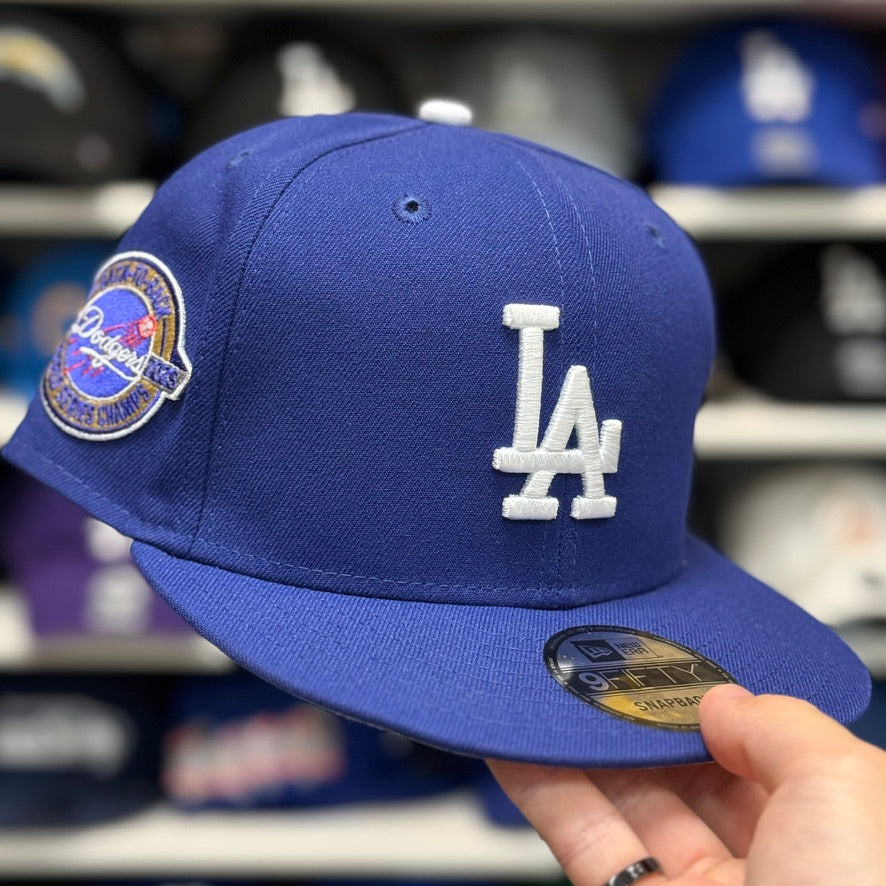 New Era Los Angeles Dodgers 'Back to Back World Series Champs' Blue 9FIFTY Snapback - Product Image