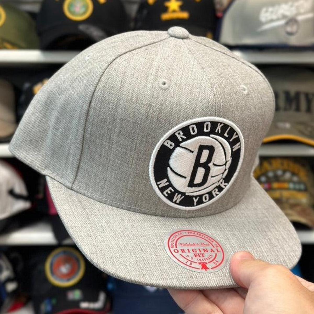 Brooklyn Nets Heather Gray Mitchell & Ness Snapback - Product Image