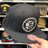Brooklyn Nets Black/White Mitchell & Ness Snapback