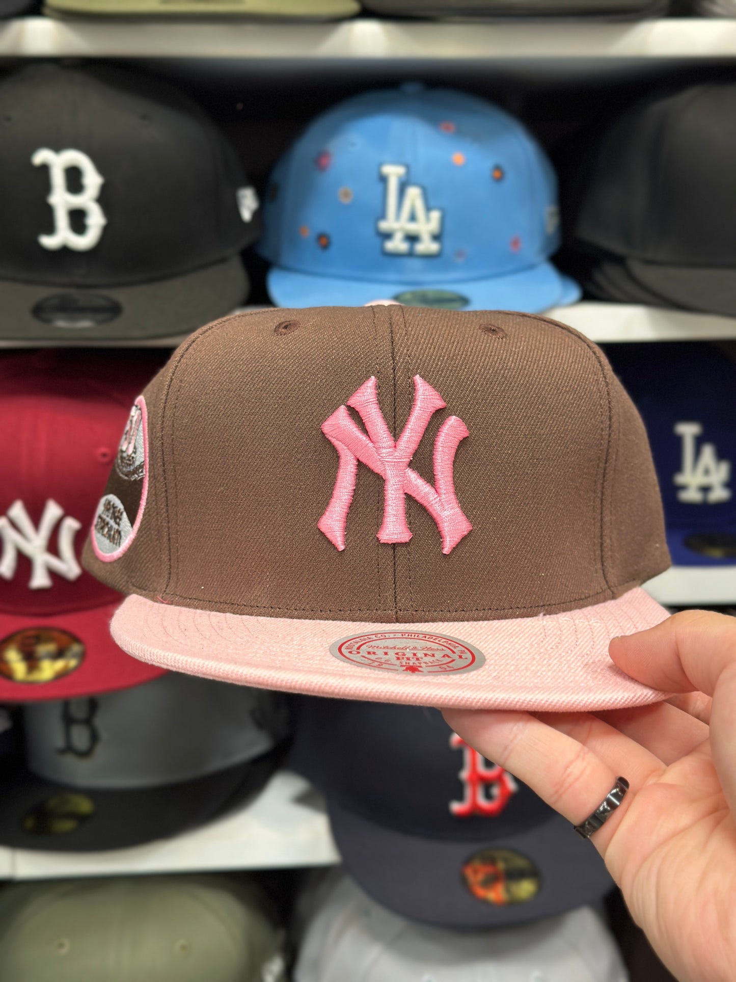 New York Yankees MLB 50th Anniversary | Mitchell & Ness Original Fit Snapback | Brown/Pink