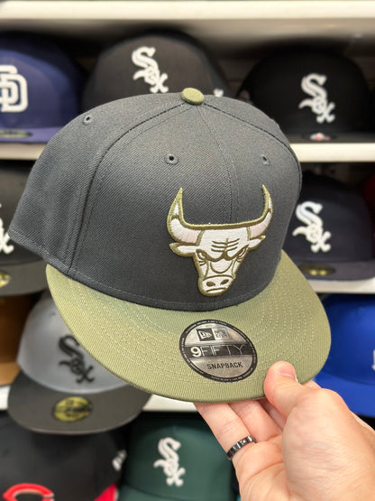 Chicago Bulls NBA Two Tone New Era 9FIFTY Snapback | Gray/Olive