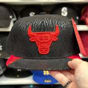 Chicago Bulls 'Multi Texture' Black/Red Vintage Mitchell & Ness Snapback - Product Image
