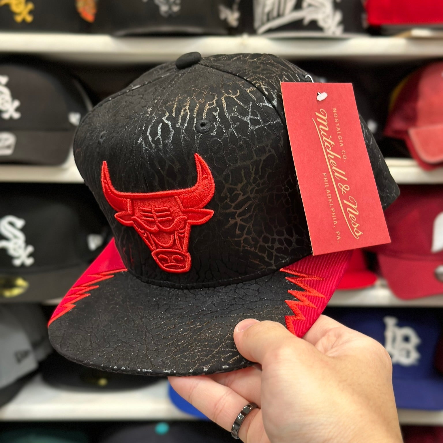 Chicago Bulls 'Multi Texture' Black/Red Vintage Mitchell & Ness Snapback - Product Image