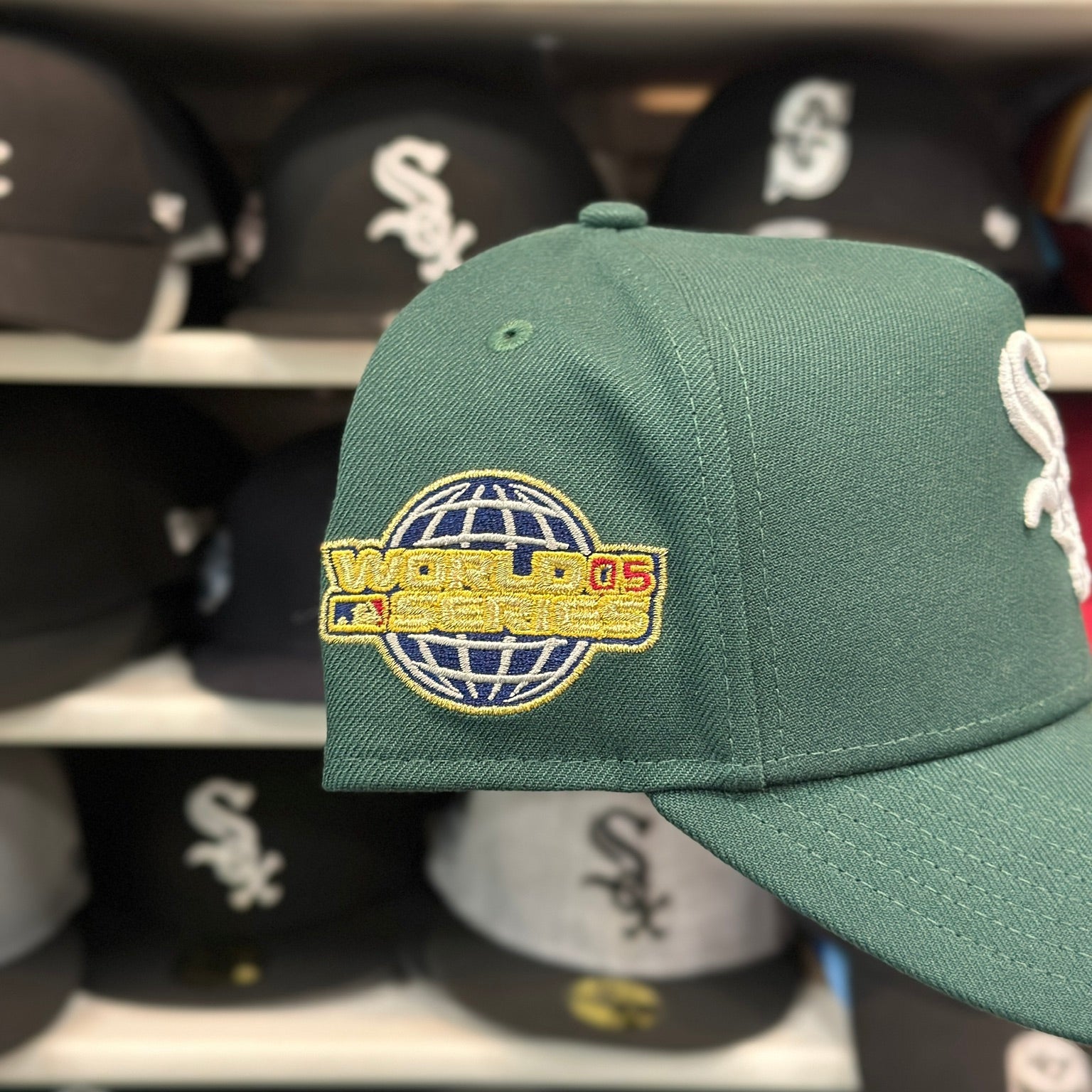 New Era Chicago White Sox '2005 World Series' A-Frame Green 9FORTY Snapback | Pink Under Brim - Product Image