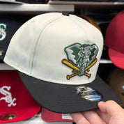 New Era Atlanta Braves 'Elephant Logo' A-Frame Creme/Black 9FIFTY Snapback - Product Image