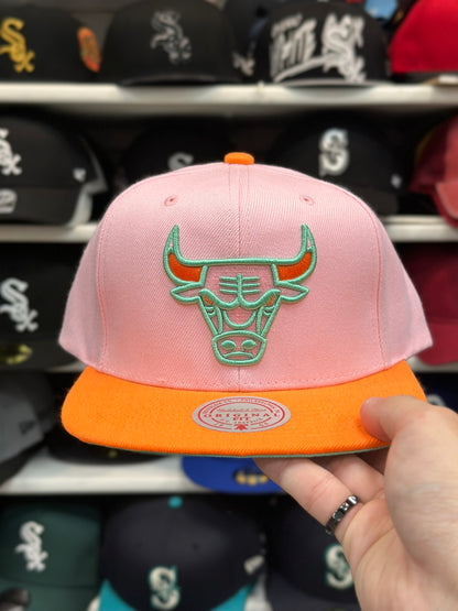 Chicago Bulls Two-Tone Snapback | Mitchell & Ness Original Fit | Pink/Orange