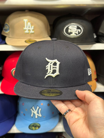 Detroit Tigers MLB Fitted Cap | Classic New Era 59FIFTY Sized Hat | Dark Blu