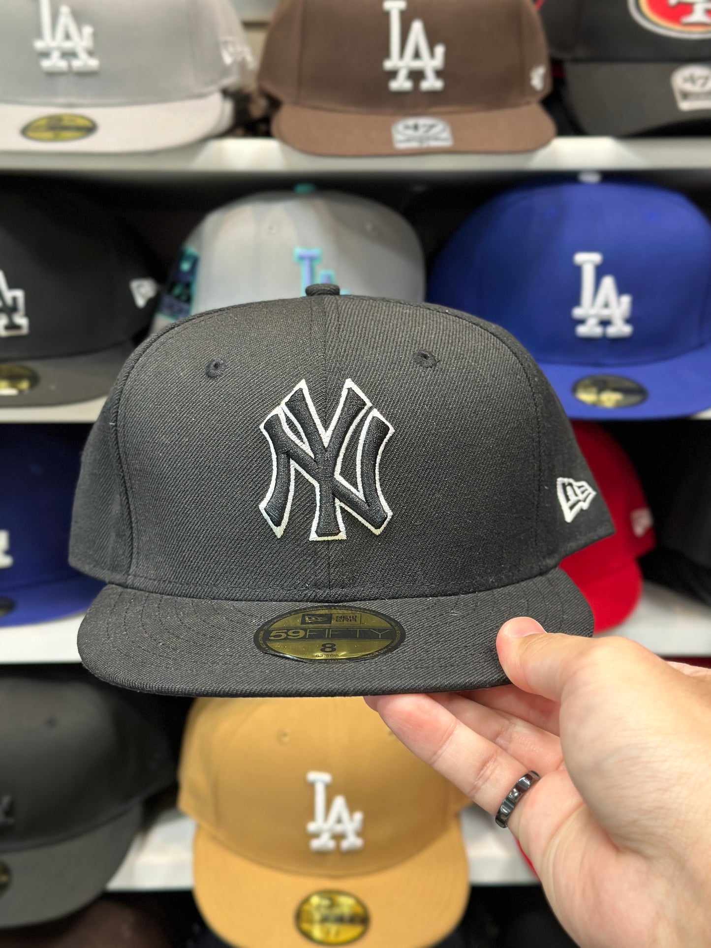 New York Yankees MLB Outline Fitted Hat | New Era 59FIFTY Sized Cap | Black