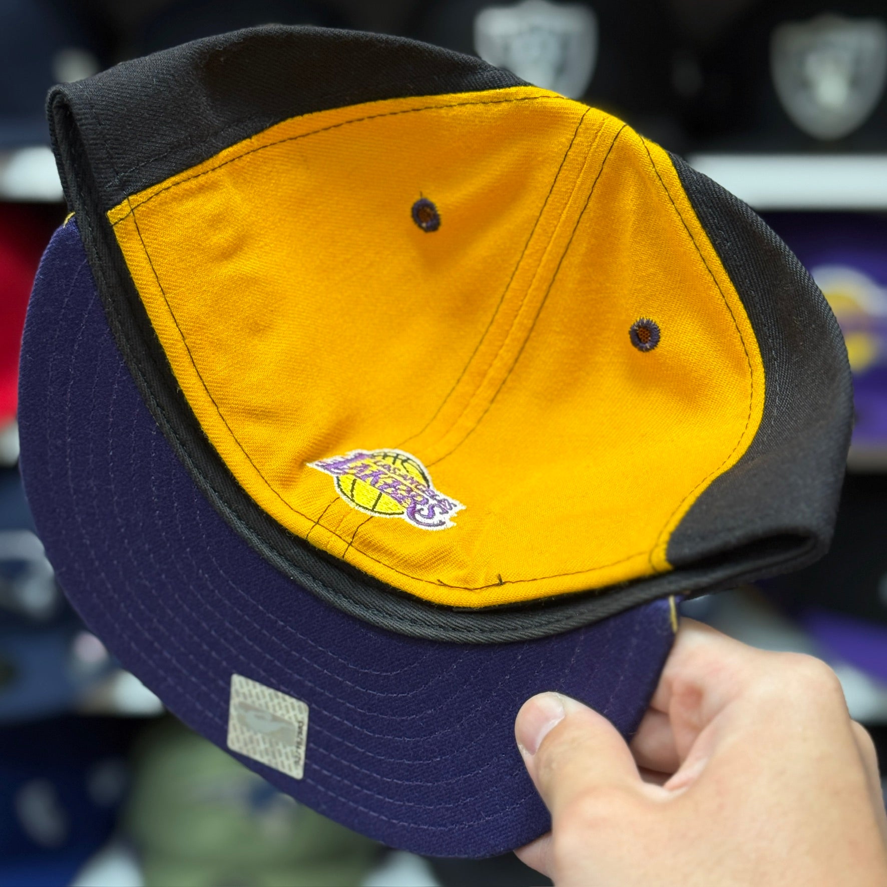 New Era Los Angeles Lakers 'NBA Logo' Black/Yellow 59FIFTY Fitted Hat