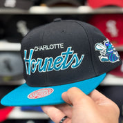 Charlotte Hornets Black/Turquoise Mitchell & Ness Snapback - Product Image