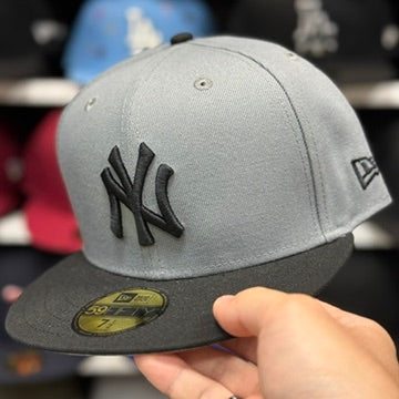 New Era New York Yankees Dark Grey/Black 59FIFTY Fitted Hat - Product Image