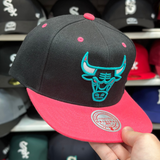 Chicago Bulls Black/Pink Mitchell & Ness Snapback