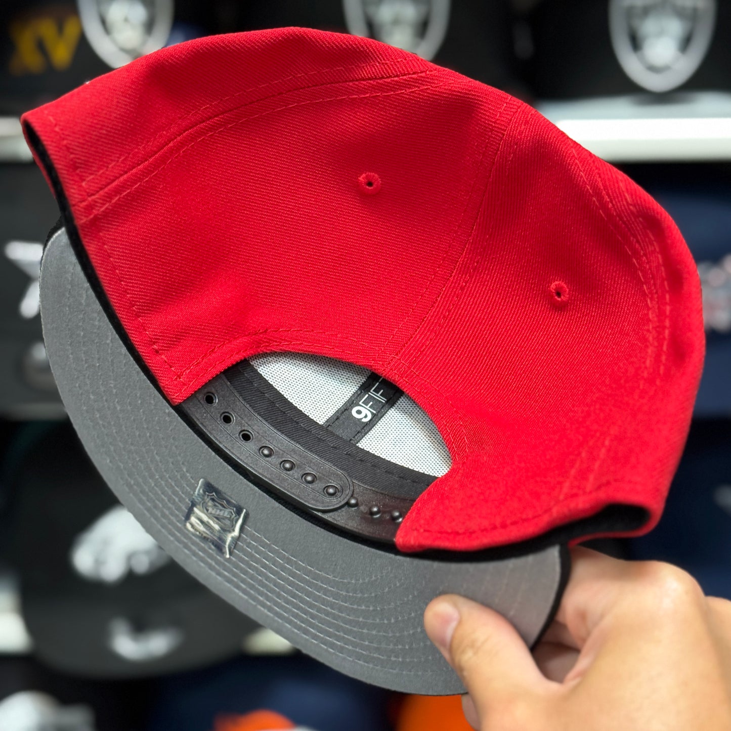 New Era Chicago Blackhawks Two-Tone 9FIFTY Snapback Red / Black