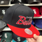 Chicago Bulls 'Script Logo' Black/Red Mitchell & Ness Snapback