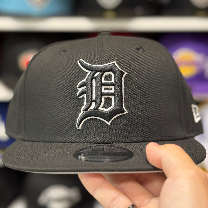 New Era Detroit Tigers 'Outline Logo' Black 9FIFTY Adjustable Snapback Hat