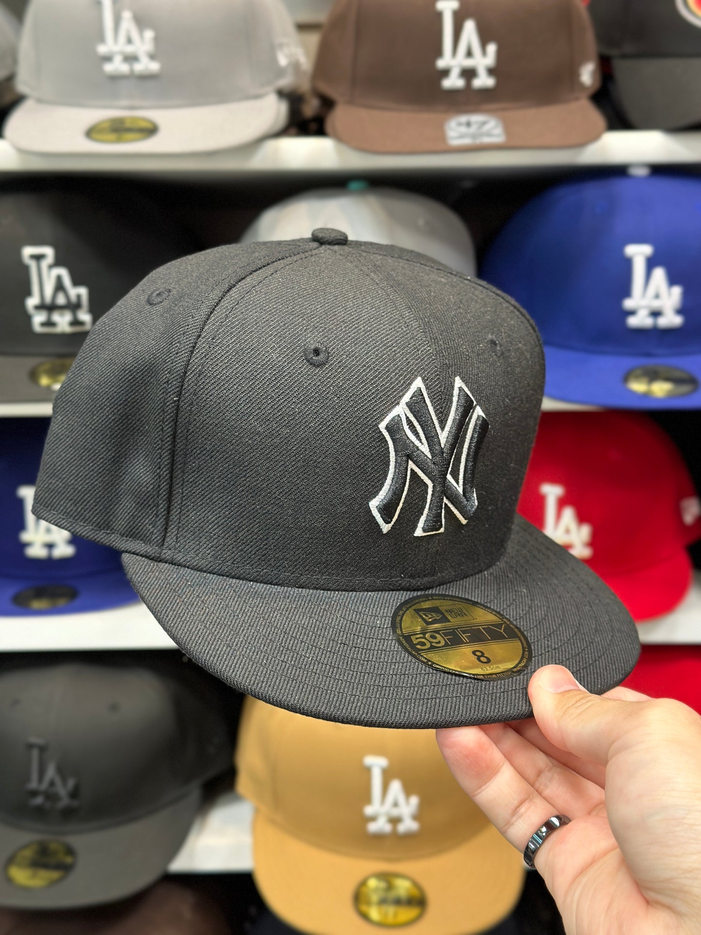 New York Yankees MLB Outline Fitted Hat | New Era 59FIFTY Sized Cap | Black