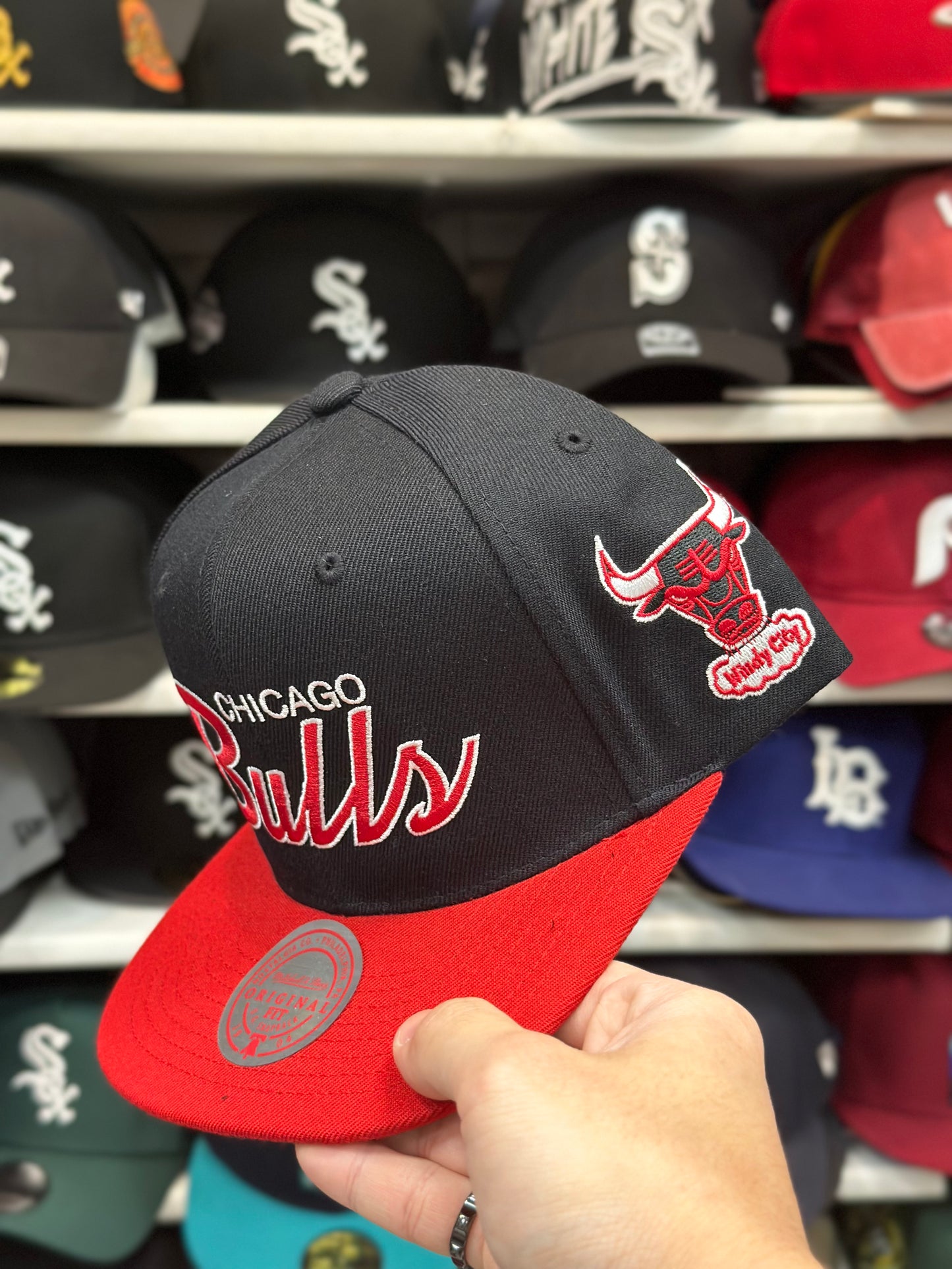 Chicago Bulls Two-Tone Script Snapback | Mitchell & Ness Original Fit | Black/Red