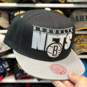 Brooklyn Nets Black/Gray Vintage Mitchell & Ness Snapback - Product Image