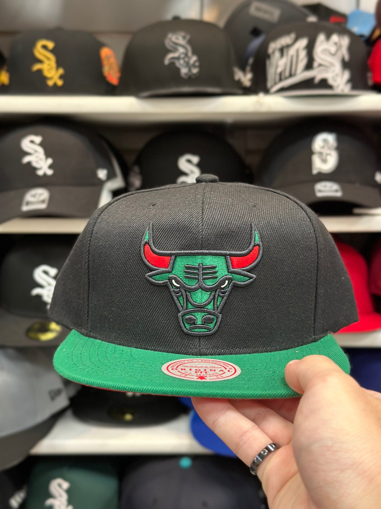 Chicago Bulls Two-Tone Snapback | Mitchell & Ness Original Fit | Black/Green