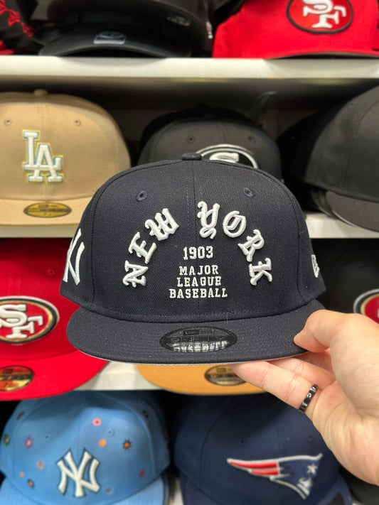 New York Yankees MLB 'Old English Font' | New Era 9FIFTY Snapback | Navy