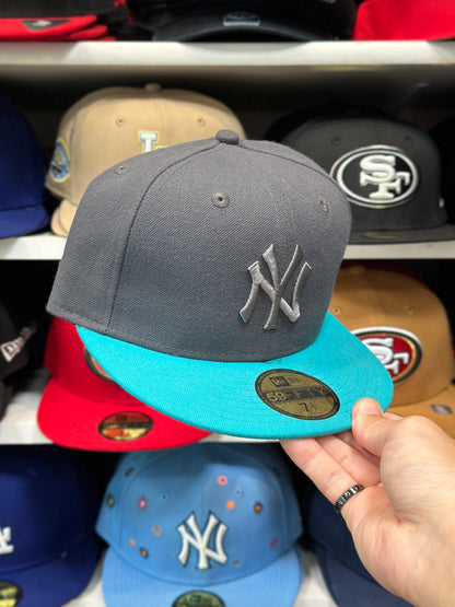 New York Yankees MLB Fitted Hat | New Era 59FIFTY Sized Cap | Dark Gray/Teal | Size 7 1/2