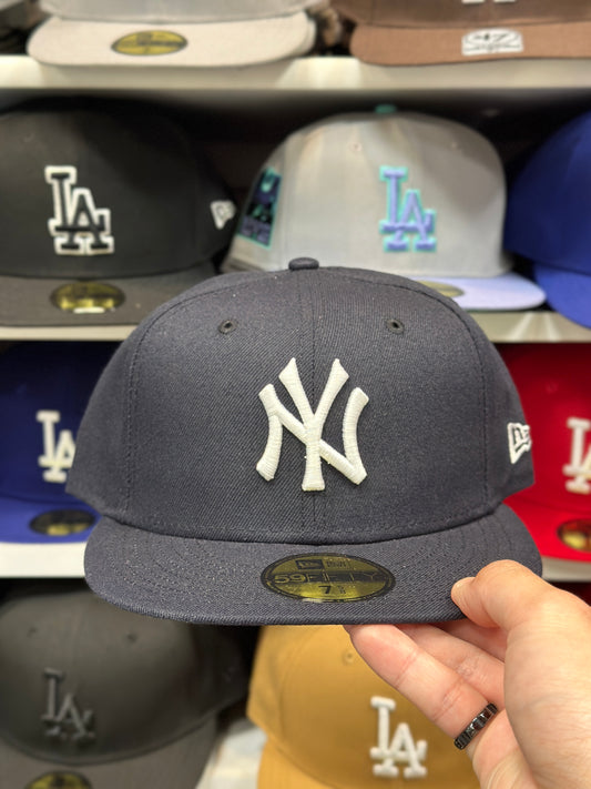 New York Yankees MLB Fitted Hat | Classic New Era 59FIFTY Sized Cap | Navy