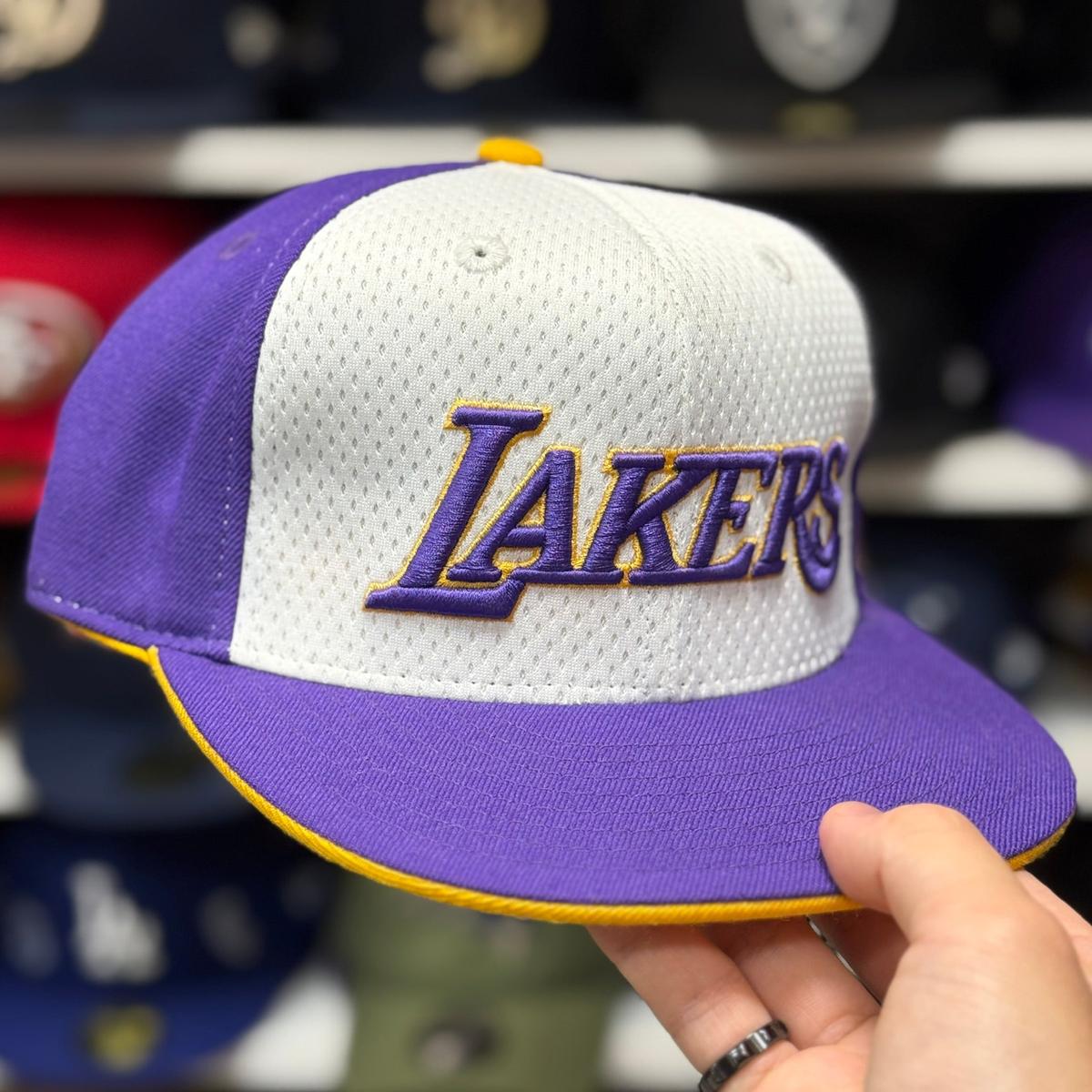 Los Angeles Lakers 'Swingman Mesh' Multicolor Reebok Fitted Hat - Product Image