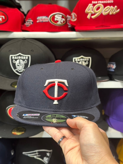 Minnesota Twins MLB Fitted Hat | New Era 59FIFTY Sized Cap | Black