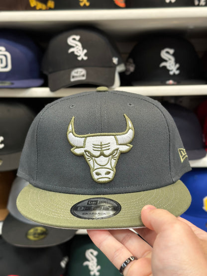 Chicago Bulls NBA Two Tone New Era 9FIFTY Snapback | Gray/Olive