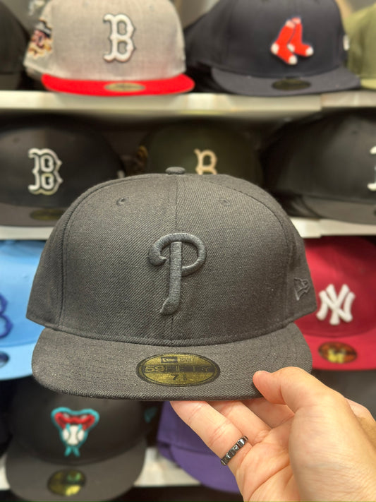 Philadelphia Phillies MLB Fitted Hat | New Era 59FIFTY Sized Cap | Black