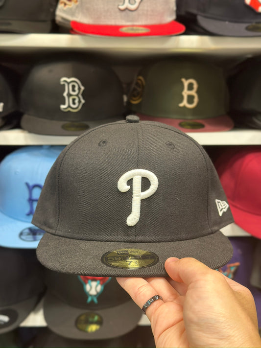 Philadelphia Phillies MLB Fitted Hat | New Era 59FIFTY Sized Cap | Black