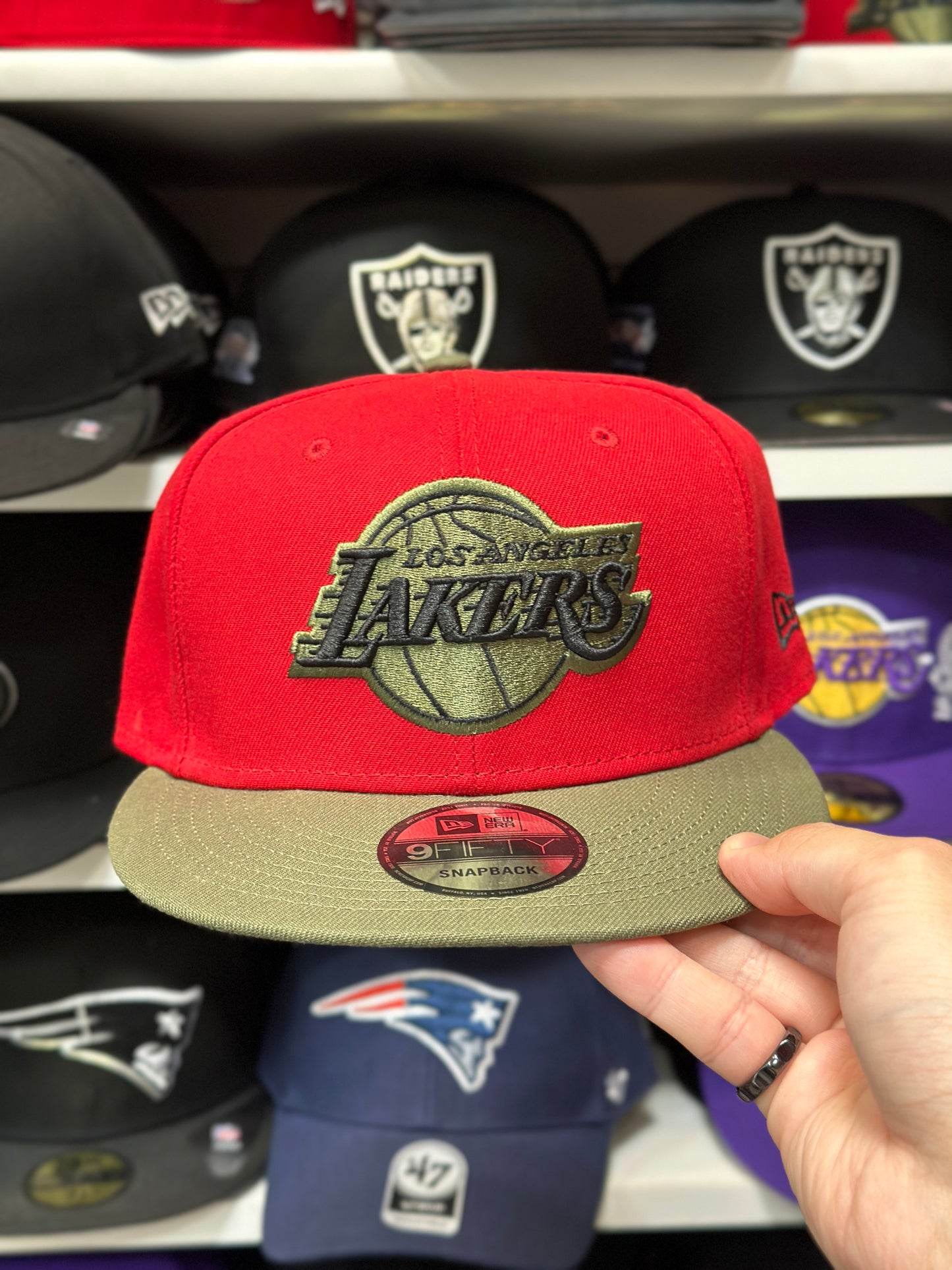 LA Lakers NBA Snapback | New Era 9FIFTY Adjustable Snap | Red/Olive