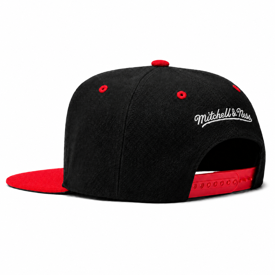 Chicago Bulls Black/Red Mitchell & Ness Adjustable OG Snapback Hat - Product Image