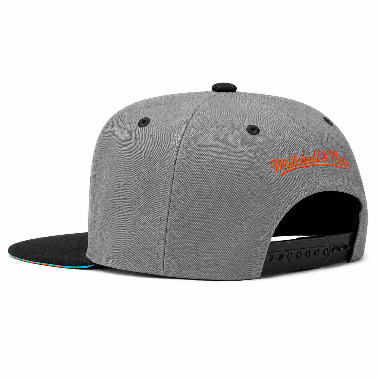 Chicago Bulls Gray/Black Mitchell & Ness Snapback - Product Image
