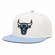 Chicago Bulls White/Black Mitchell & Ness Snapback - Product Image