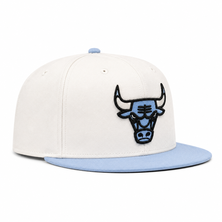 Chicago Bulls White/Black Mitchell & Ness Snapback - Product Image