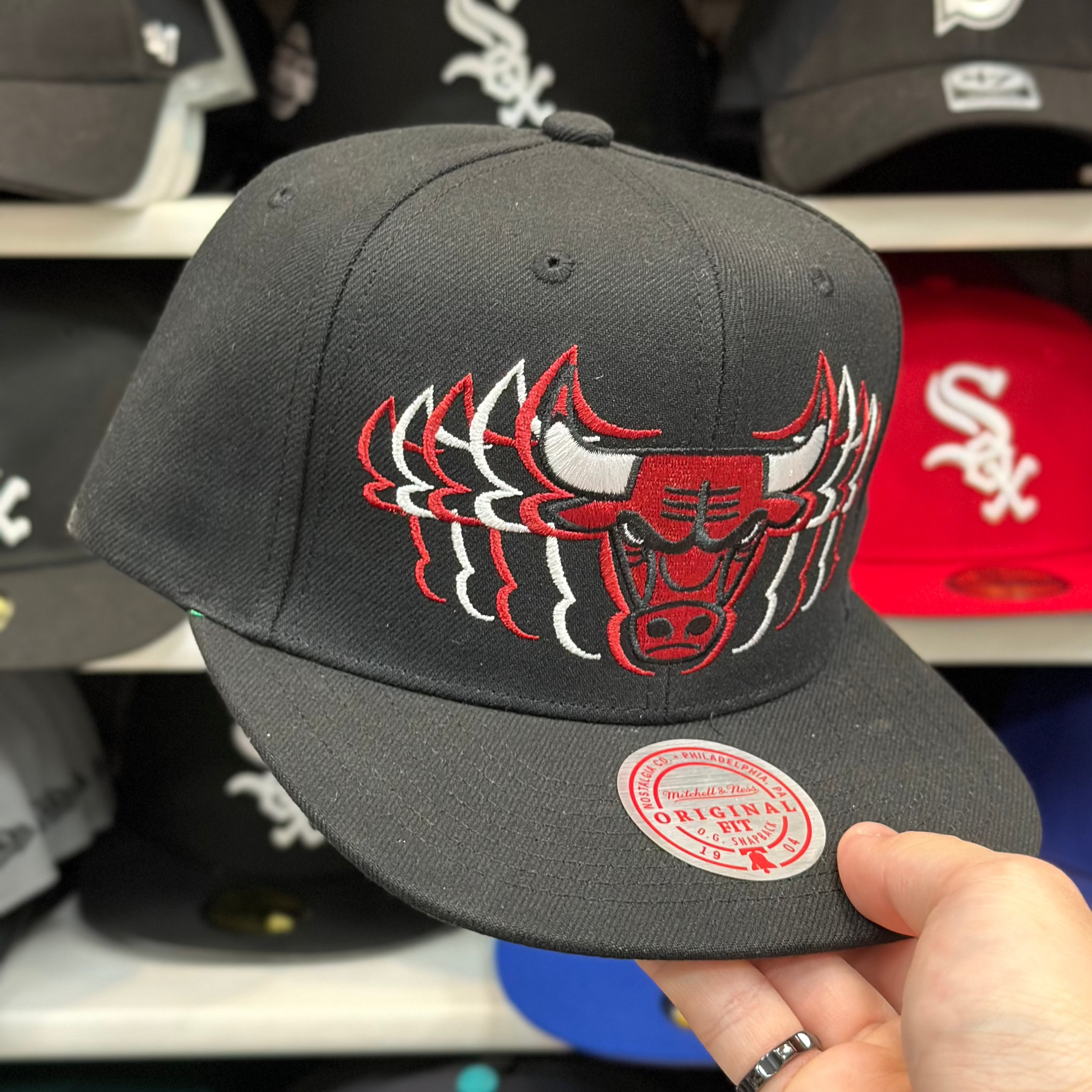 Chicago Bulls 'Echo Logo' Black Mitchell & Ness Snapback - Product Image