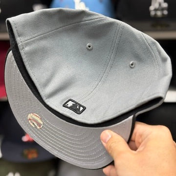 New Era New York Yankees Dark Grey/Black 59FIFTY Fitted Hat - Product Image