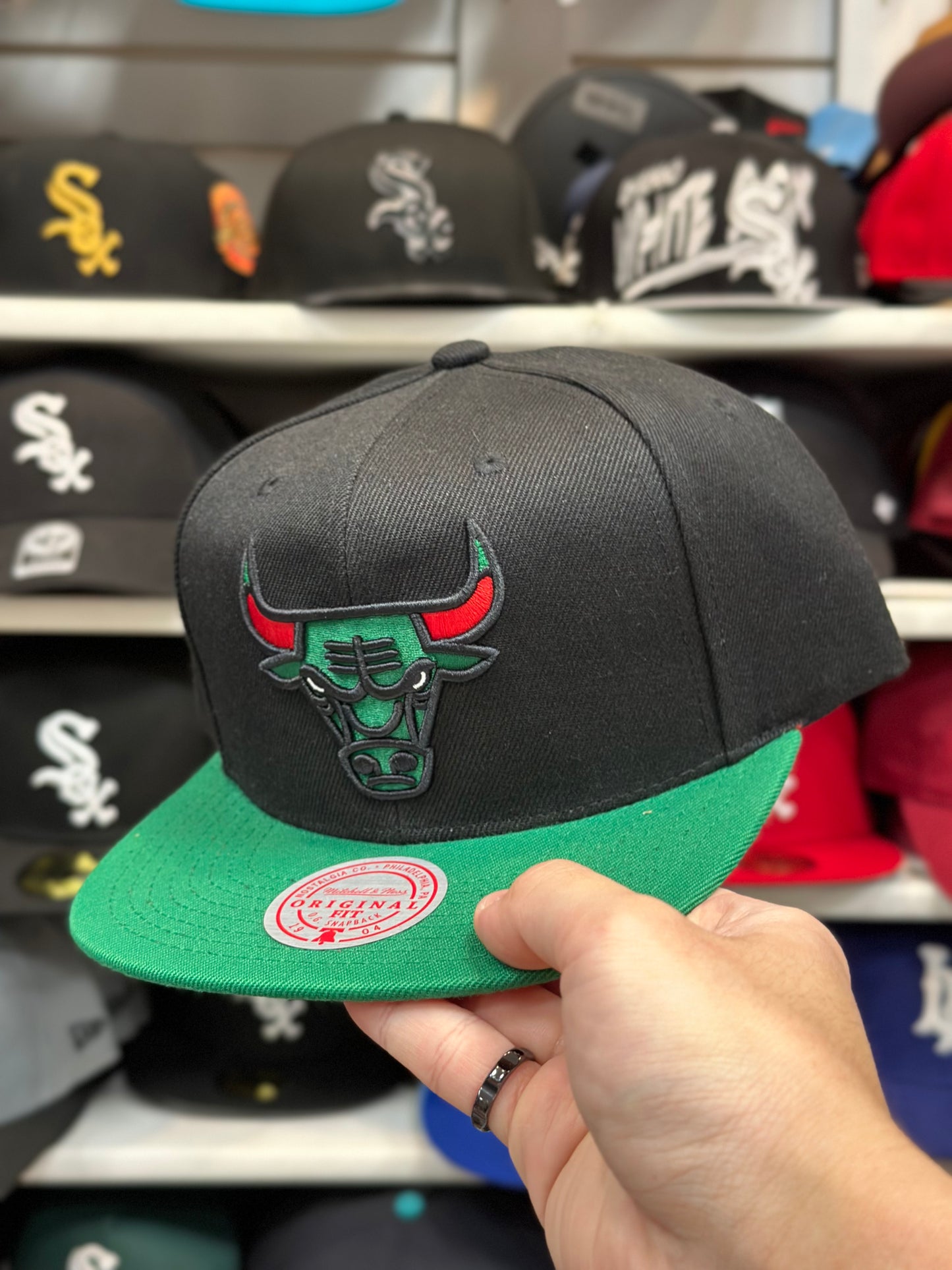 Chicago Bulls Two-Tone Snapback | Mitchell & Ness Original Fit | Black/Green