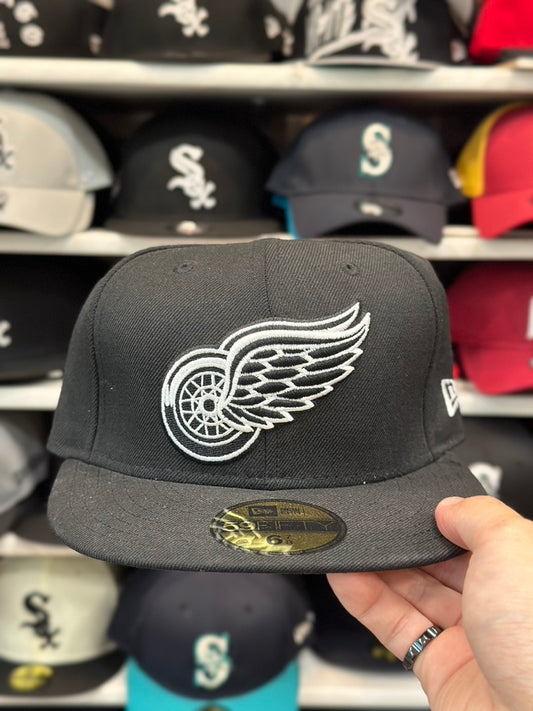 Detroit Red Wings NHL Fitted Cap | New Era 59FIFTY Sized Cap | Size 6 7/8