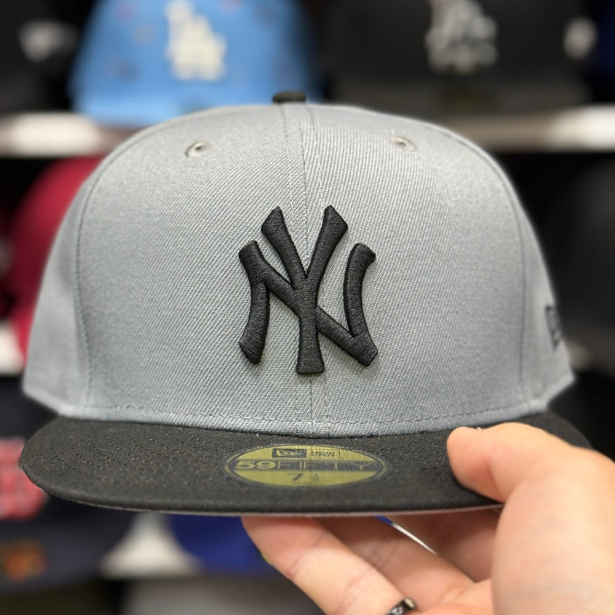 New Era New York Yankees Dark Grey/Black 59FIFTY Fitted Hat - Product Image