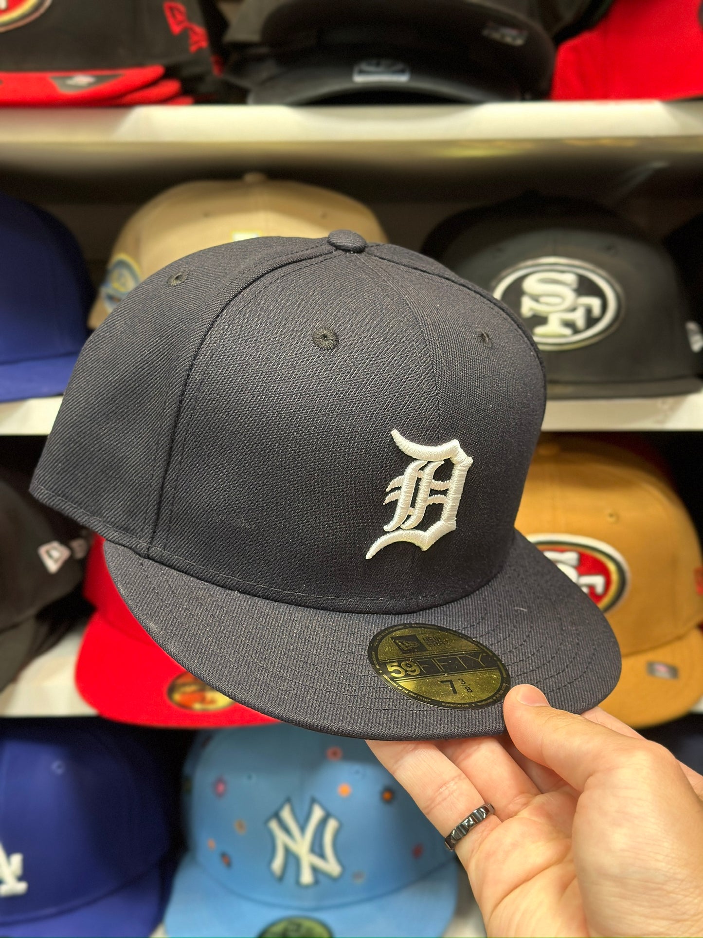 Detroit Tigers MLB Fitted Cap | Classic New Era 59FIFTY Sized Hat | Dark Blu