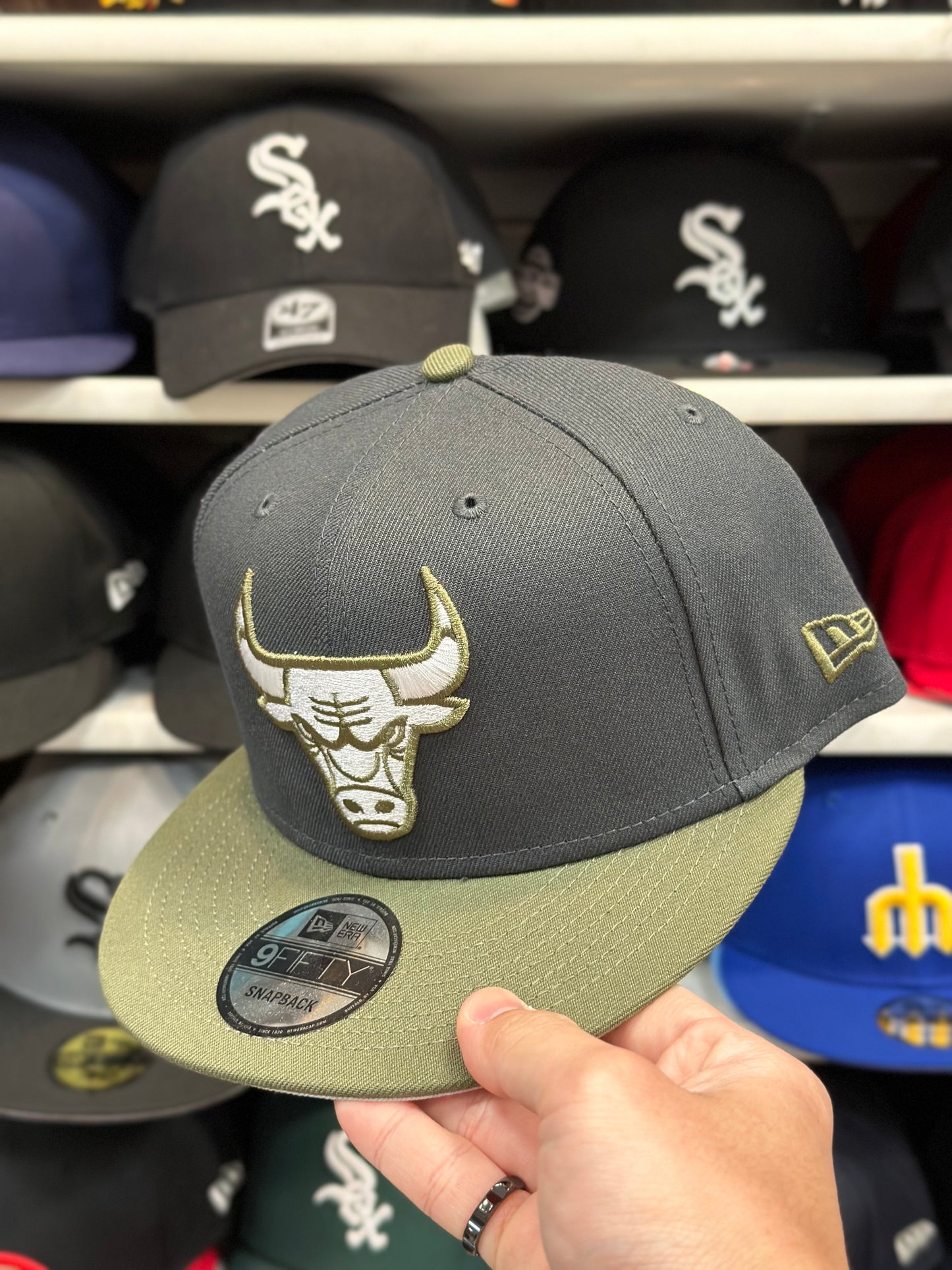 Chicago Bulls NBA Two Tone New Era 9FIFTY Snapback | Gray/Olive