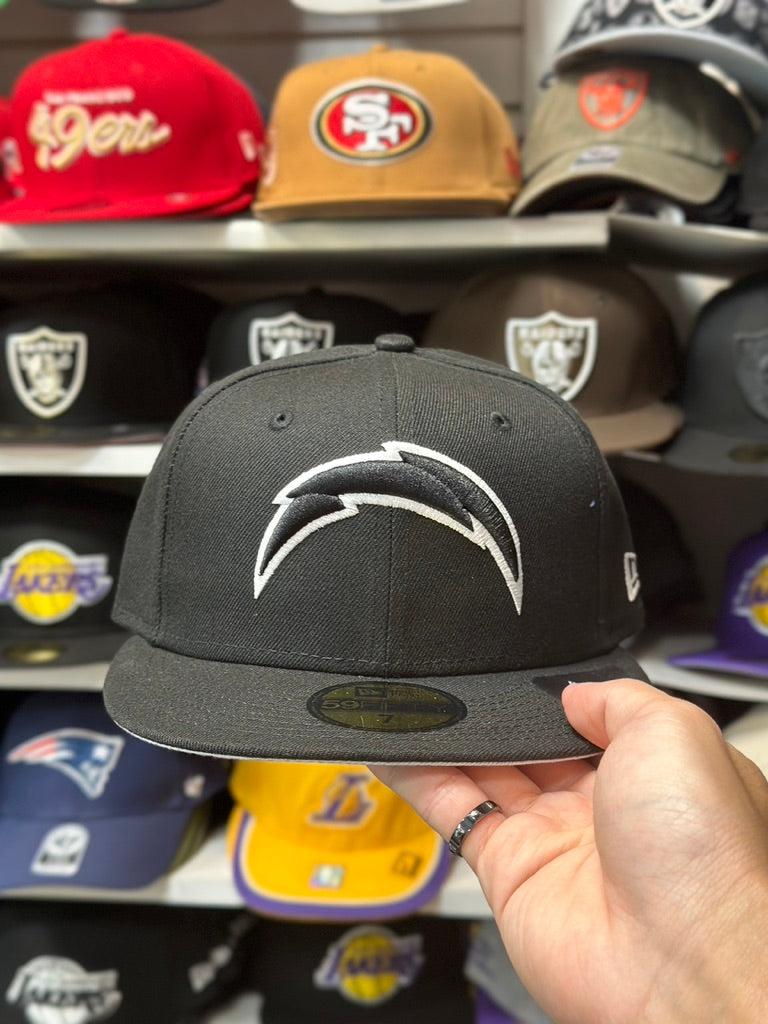 LA Chargers NFL Fitted Hat | New Era 59FIFTY Sized Cap | Black